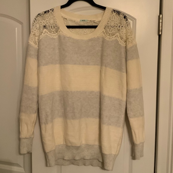 Urban Outfitters Kimchi Blue sweater - Picture 1 of 3